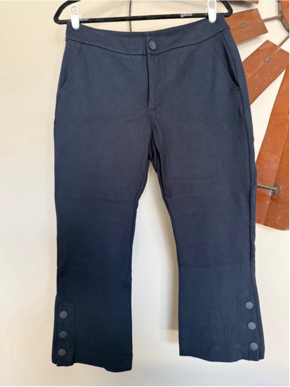 CAbi Keen Kick Flare #6043 Navy Flare Crop Pants Size 8 EUC - Picture 3 of 11